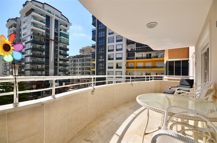 Просторная квартира 3+1 с мебелью и техникой в районе Махмутлар 