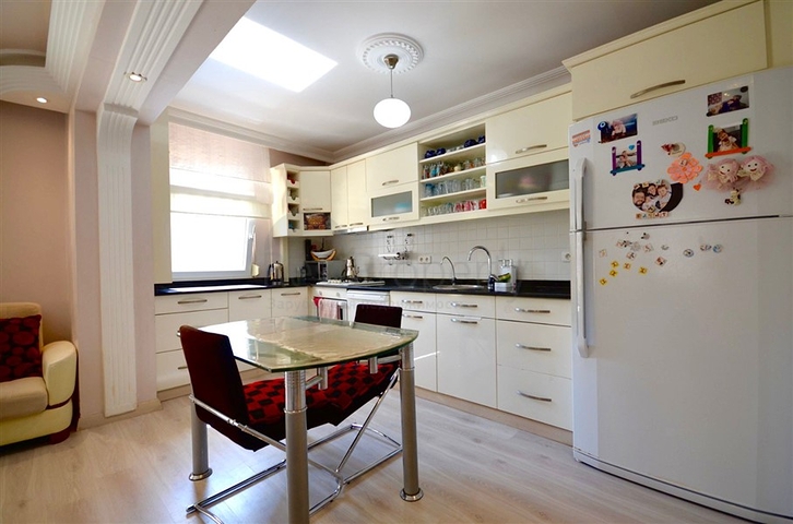 Просторная квартира 3+1 с мебелью и техникой в районе Махмутлар 