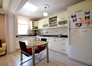 Просторная квартира 3+1 с мебелью и техникой в районе Махмутлар 