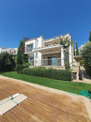 Виллы в обрамлении натурального камня в гармоничном сочетании европейского стиля в самом центре Бодрума