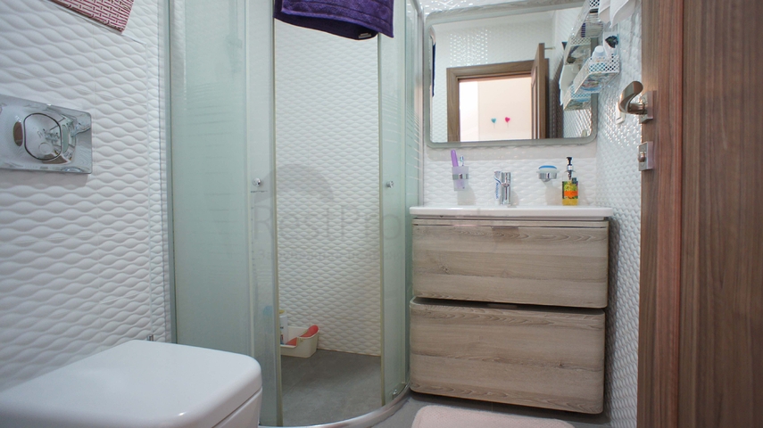 Четырехкомнатная квартира с видом на море в районе Кестель