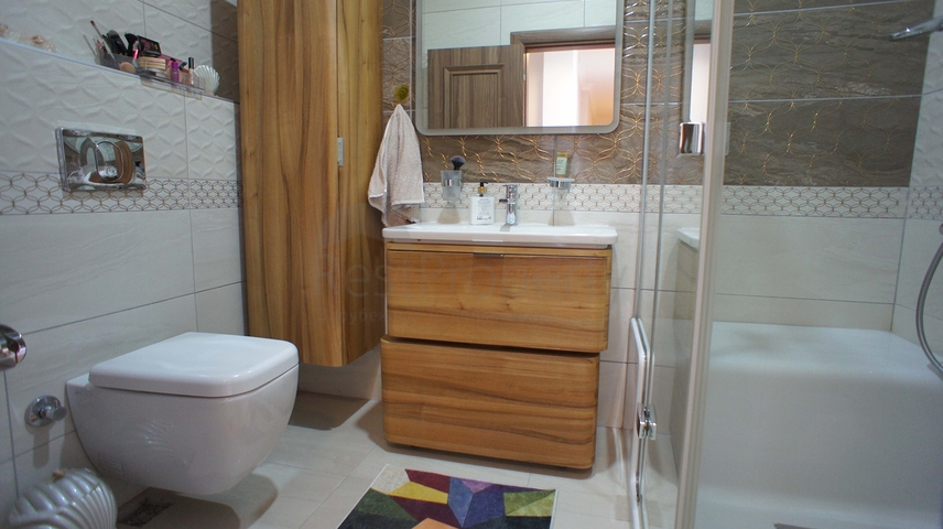 Четырехкомнатная квартира с видом на море в районе Кестель