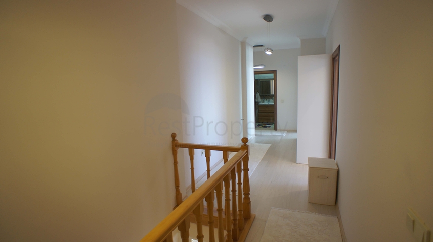 Четырехкомнатная квартира с видом на море в районе Кестель