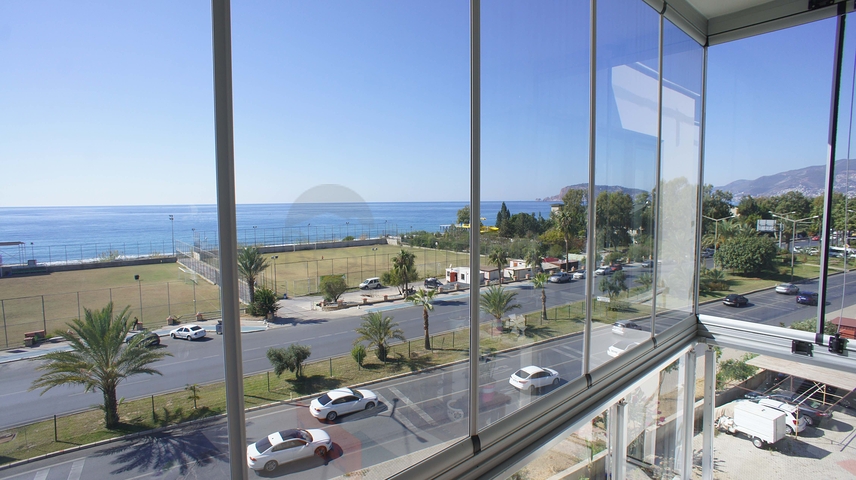 Четырехкомнатная квартира с видом на море в районе Кестель