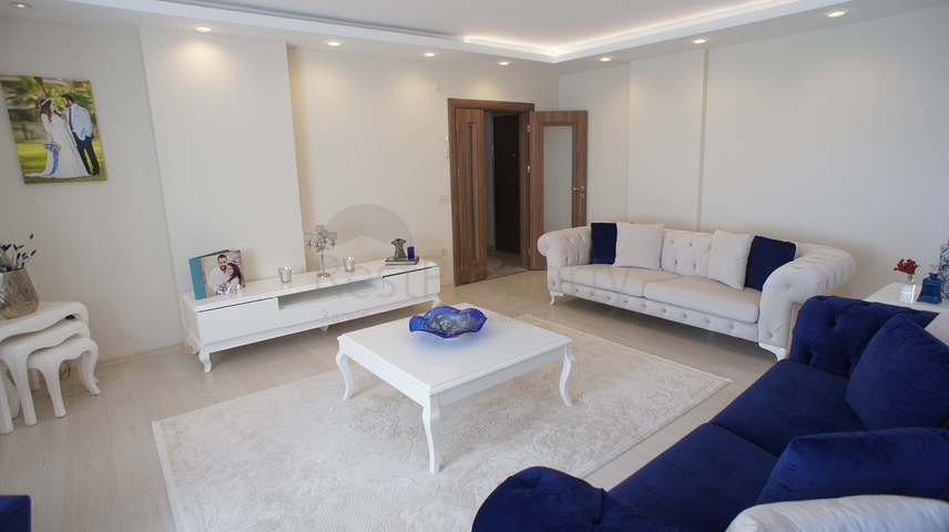 Четырехкомнатная квартира с видом на море в районе Кестель