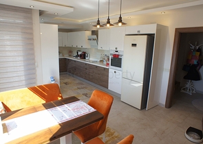 Четырехкомнатная квартира с видом на море в районе Кестель