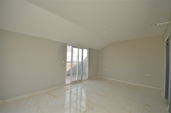 Просторный пентхаус 3+1 с видом на море и горы