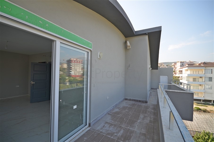 Просторный пентхаус 3+1 с видом на море и горы