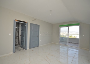 Просторный пентхаус 3+1 с видом на море и горы