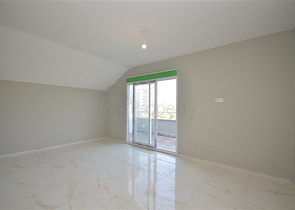 Просторный пентхаус 3+1 с видом на море и горы