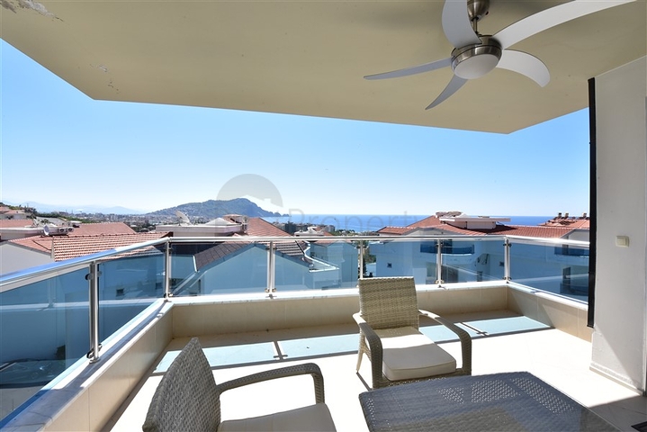 Меблированный пентхаус 4+1 на продажу в районе Клеопатра