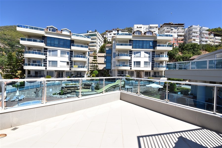 Меблированный пентхаус 4+1 на продажу в районе Клеопатра