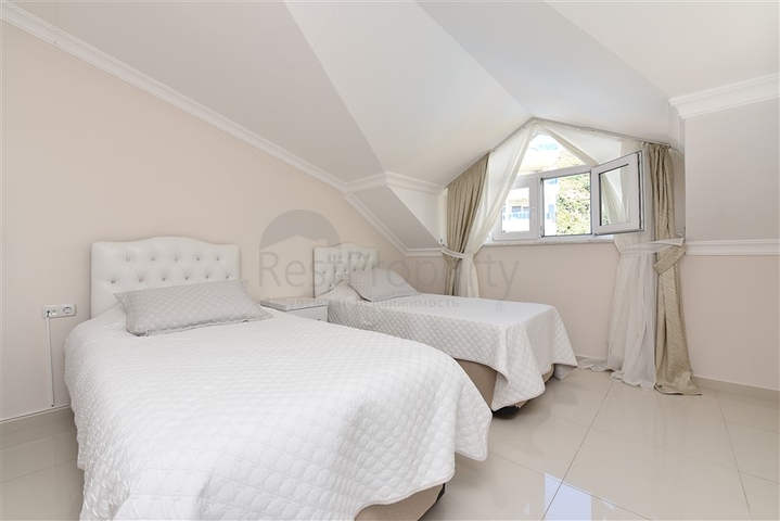 Меблированный пентхаус 4+1 на продажу в районе Клеопатра