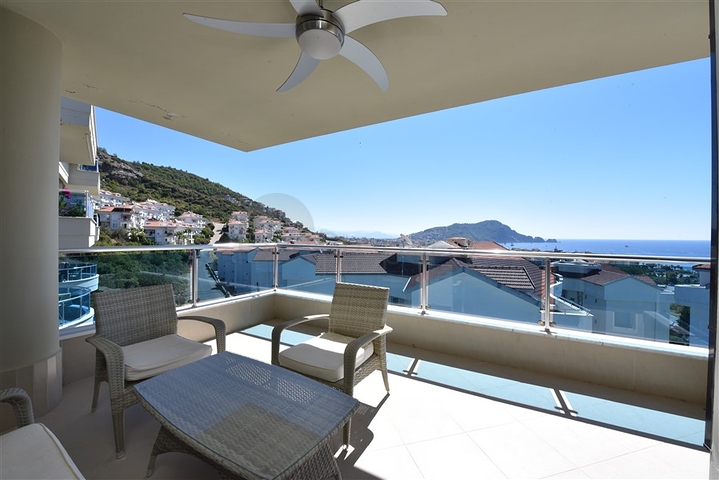 Меблированный пентхаус 4+1 на продажу в районе Клеопатра