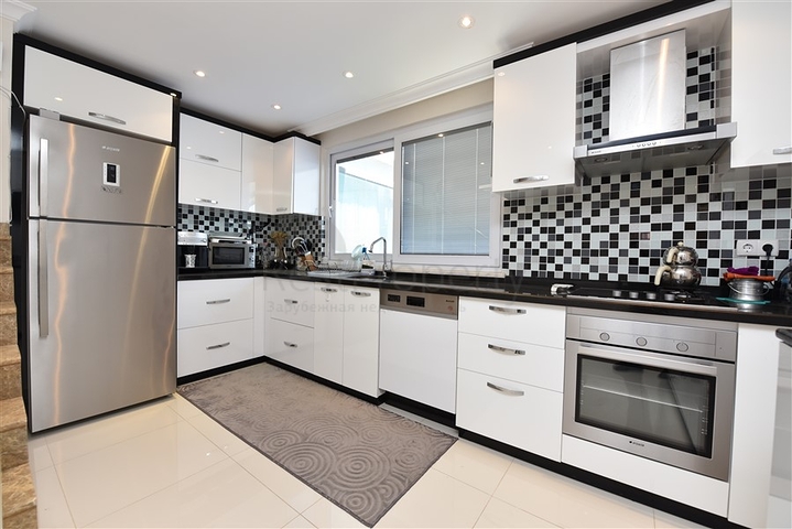 Меблированный пентхаус 4+1 на продажу в районе Клеопатра