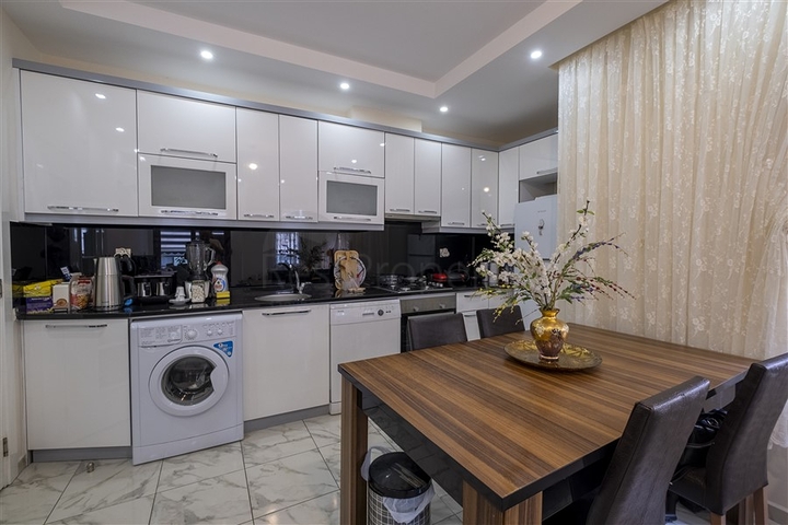 Меблированная трехкомнатная квартира в центре Алании