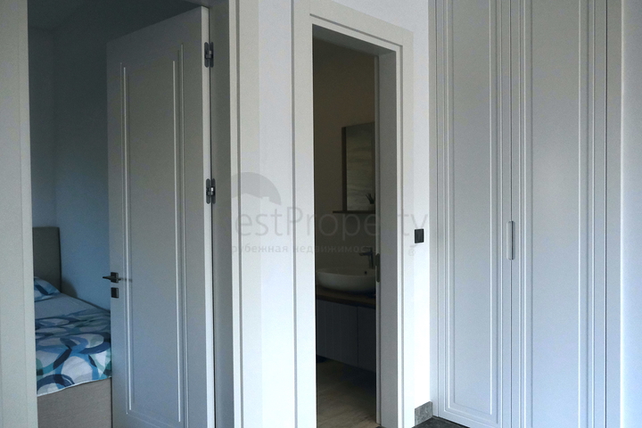 Одноэтажная вилла с террасой и бассейном в уютном комплексе в районе Яалыкавак