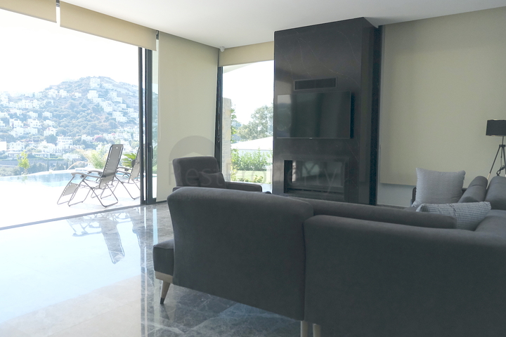 Одноэтажная вилла с террасой и бассейном в уютном комплексе в районе Яалыкавак