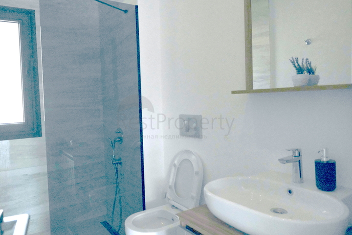 Одноэтажная вилла с террасой и бассейном в уютном комплексе в районе Яалыкавак