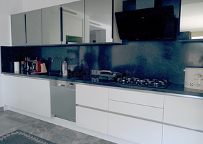 Одноэтажная вилла с террасой и бассейном в уютном комплексе в районе Яалыкавак