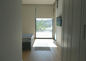 Одноэтажная вилла с террасой и бассейном в уютном комплексе в районе Яалыкавак