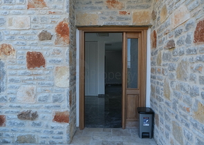 Одноэтажная вилла с террасой и бассейном в уютном комплексе в районе Яалыкавак