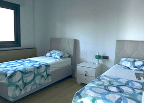 Одноэтажная вилла с террасой и бассейном в уютном комплексе в районе Яалыкавак