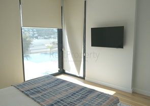 Одноэтажная вилла с террасой и бассейном в уютном комплексе в районе Яалыкавак