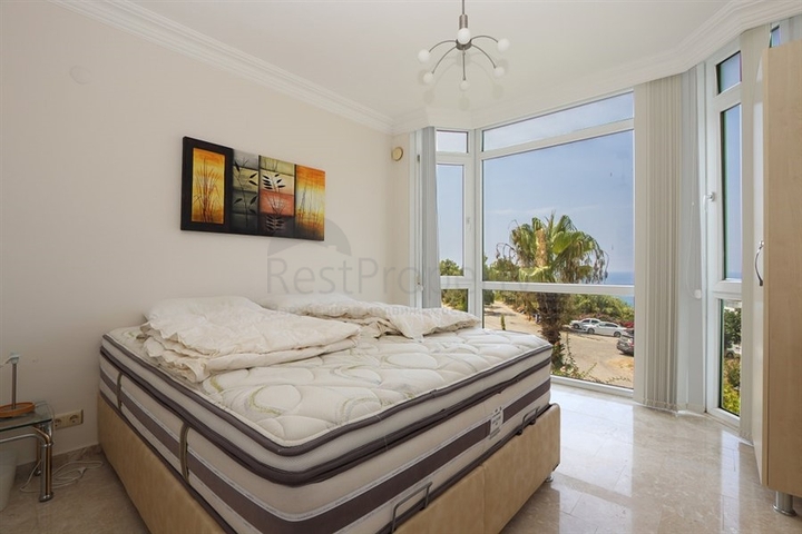 Дуплекс 3+1 с собственным садом в районе Конаклы