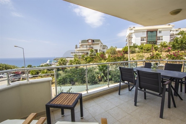 Дуплекс 3+1 с собственным садом в районе Конаклы