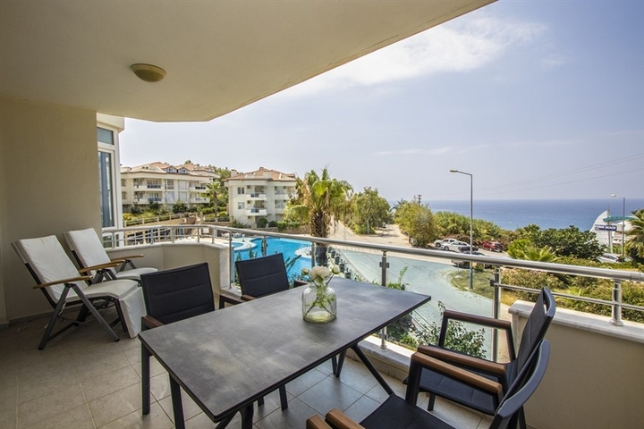 Дуплекс 3+1 с собственным садом в районе Конаклы