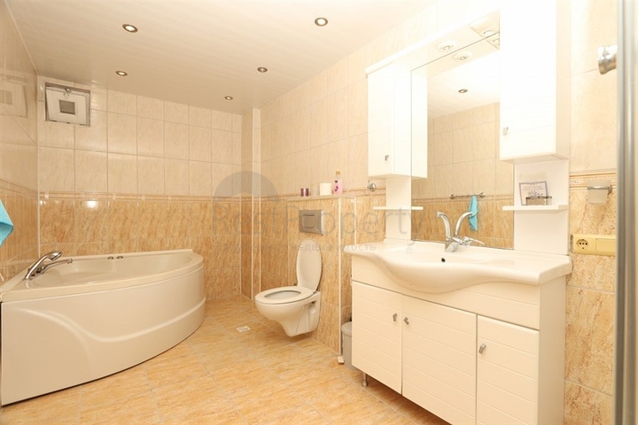 Дуплекс 3+1 с собственным садом в районе Конаклы