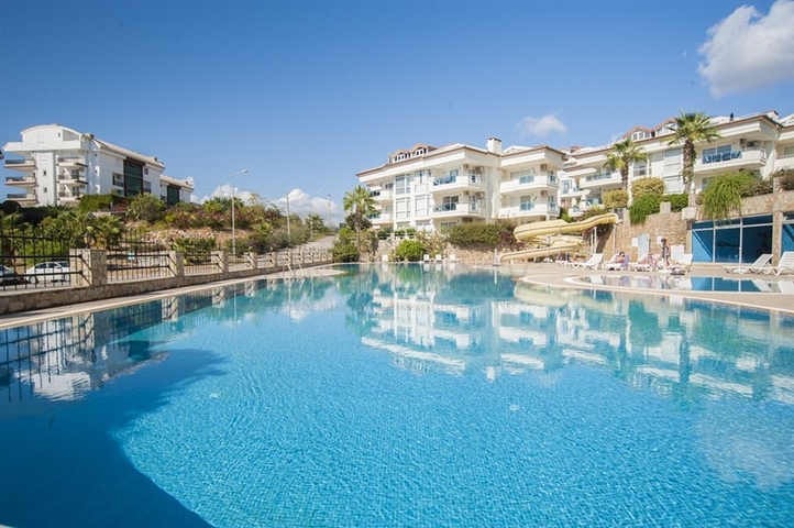 Дуплекс 3+1 с собственным садом в районе Конаклы