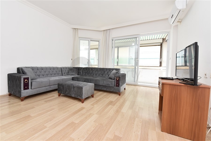 Трехкомнатная квартира с отдельной кухней в районе пляжа Клеопатры