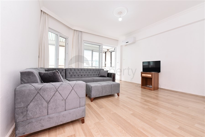 Трехкомнатная квартира с отдельной кухней в районе пляжа Клеопатры