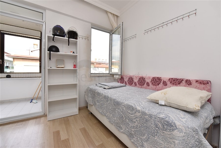 Трехкомнатная квартира с отдельной кухней в районе пляжа Клеопатры