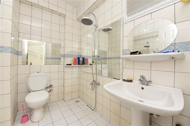 Трехкомнатная квартира с отдельной кухней в районе пляжа Клеопатры