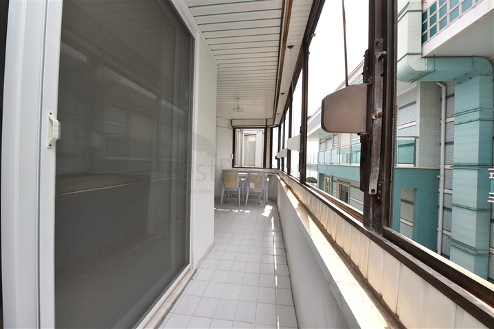 Трехкомнатная квартира с отдельной кухней в районе пляжа Клеопатры