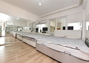 Трехкомнатная квартира с отдельной кухней в районе пляжа Клеопатры