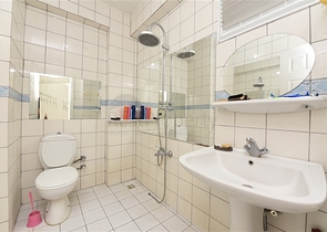 Трехкомнатная квартира с отдельной кухней в районе пляжа Клеопатры