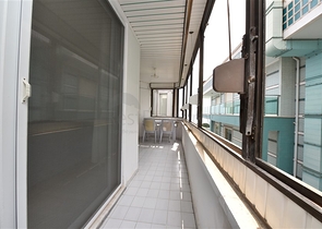 Трехкомнатная квартира с отдельной кухней в районе пляжа Клеопатры