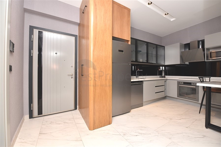 Шикарная квартира на первой линии в районе Каргыджак 