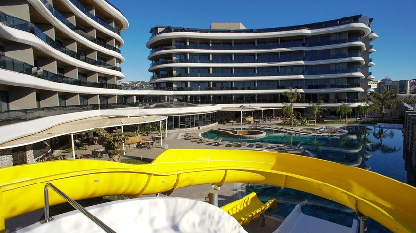 Шикарная квартира на первой линии в районе Каргыджак 