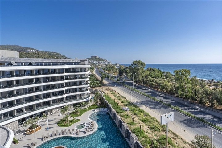 Шикарная квартира на первой линии в районе Каргыджак 