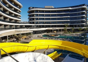 Шикарная квартира на первой линии в районе Каргыджак 