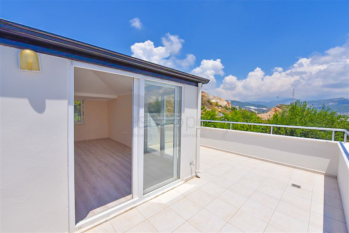 Большой пентхаус 4+1 площадью 165 м2