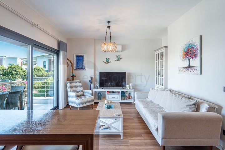 Дуплекс 2+1 с террасой и садом в центральной части Бодрума в шаговой доступности к морю