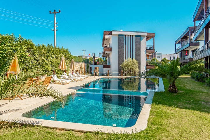 Дуплекс 2+1 с террасой и садом в центральной части Бодрума в шаговой доступности к морю