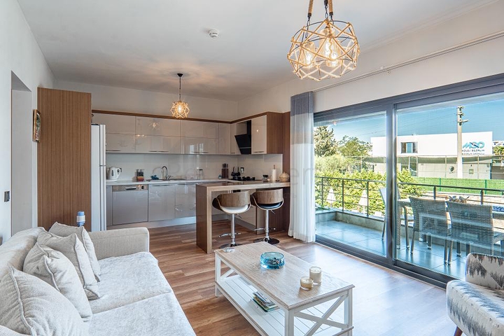 Дуплекс 2+1 с террасой и садом в центральной части Бодрума в шаговой доступности к морю