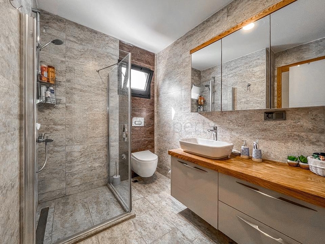 Дуплекс 2+1 с террасой и садом в центральной части Бодрума в шаговой доступности к морю